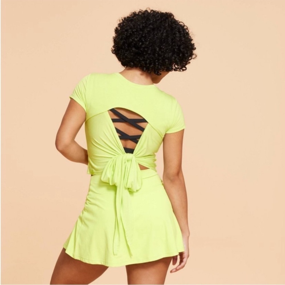 Blogilates Reversible Bow Back Tee Limeade NWT - Picture 2 of 6